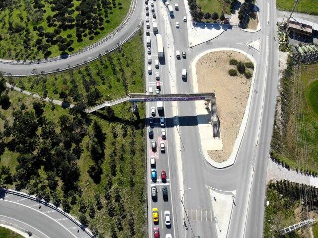 Sokağa çıkma yasağı öncesi İstanbul'dan ayrılmak isteyen trafiği kilitledi
