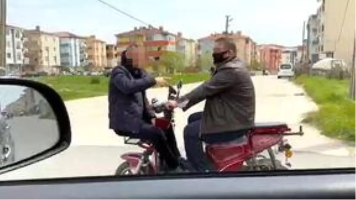 Sosyal Mesafeye Uyuyoruz Dediler Para Cezası Aldılar