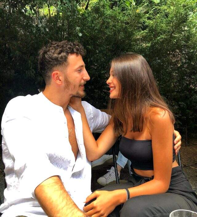 Survivor Berkan'ın sevgilisiyle çektirdiği pozlar sosyal medyada gündem oldu