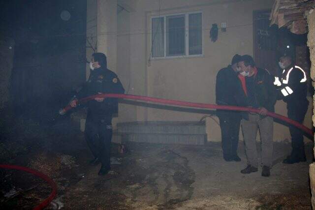 Yangın çıkan evin tavanı çöktü, mahsur kalan yaşlı kadın yanarak can verdi