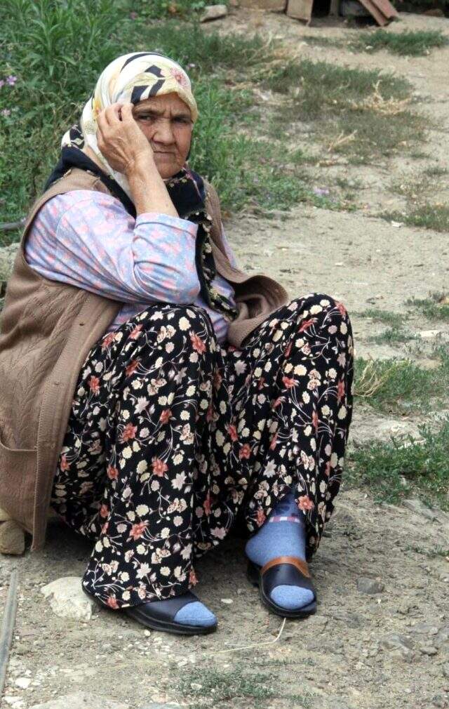 Yangın çıkan evin tavanı çöktü, mahsur kalan yaşlı kadın yanarak can verdi