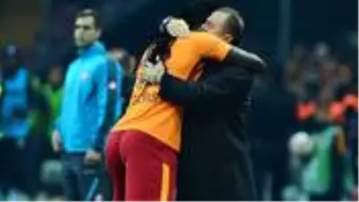 Bafetimbi Gomis, en iyi teknik direktör olarak Fatih Terim'i seçti! Bafetimbi Gomis, en iyi teknik direktör olarak Fatih Terim'i seçti!