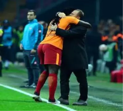 Bafetimbi Gomis, en iyi teknik direktör olarak Fatih Terim'i seçti!