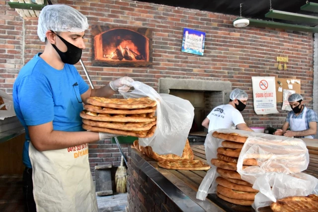 Dayanışma için günlük 120 ailenin ekmek ihtiyacını karşılıyor haberi