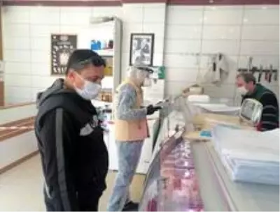 Erdek'te gıda denetimleri sürüyor Erdek'te gıda denetimleri sürüyor