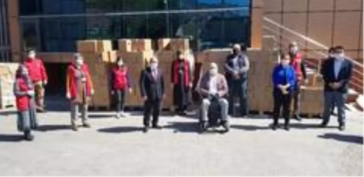 Erzurumlular Derneği 500 adet yardım kolisi bağışında bulundu