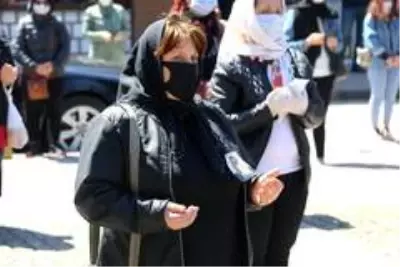 Fındıklı ilçesinde kadın cinayetine kurban giden Gamze Pala son yolculuğuna uğurlandı