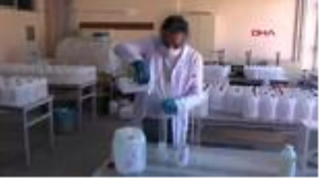 Karabük'te lisede dezenfektan üretiliyor