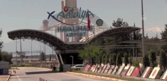 Kuveyt'ten 349 Türk vatandaşı uçakla Antalya'ya getirildi