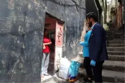 Mardin'de ihtiyaç sahibi ailelere temizlik malzemesi dağıtıldı Mardin'de ihtiyaç sahibi ailelere temizlik malzemesi dağıtıldı