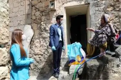Mardin'de ihtiyaç sahibi ailelere temizlik malzemesi dağıtıldı Mardin'de ihtiyaç sahibi ailelere temizlik malzemesi dağıtıldı