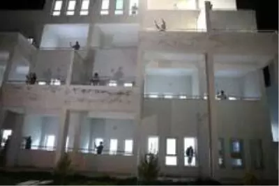 Mardin'de KYK yurdunda karantinadaki vatandaşlara moral konseri Mardin'de KYK yurdunda karantinadaki vatandaşlara moral konseri