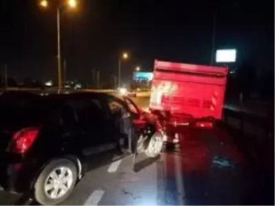 Otomobil emniyet şeridinde duran kamyonete arkadan çarptı: 1 ağır yaralı