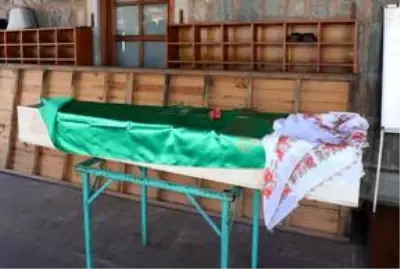 Rize'de öldürülen AK Parti Fındıklı İlçe Başkan Yardımcısı Gamze Pala toprağa verildi
