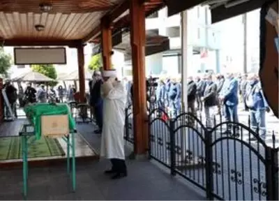 Rize'de öldürülen AK Parti Fındıklı İlçe Başkan Yardımcısı Gamze Pala toprağa verildi