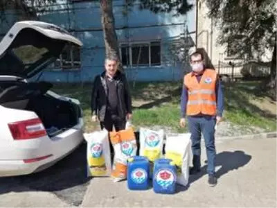 Trabzon'da hayvanlar için sokaklara 5 bin kilogram mama bırakıldı Trabzon'da hayvanlar için sokaklara 5 bin kilogram mama bırakıldı