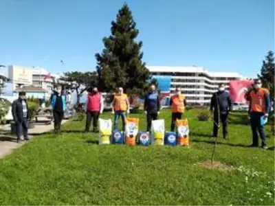 Trabzon'da hayvanlar için sokaklara 5 bin kilogram mama bırakıldı Trabzon'da hayvanlar için sokaklara 5 bin kilogram mama bırakıldı