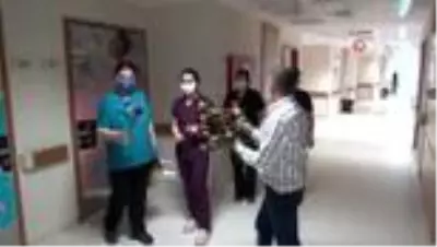 Hatay'da sağlık çalışanlarına 2 bin adet gül dağıtıldı Hatay'da sağlık çalışanlarına 2 bin adet gül dağıtıldı