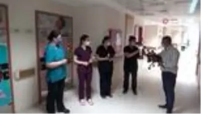 Hatay'da sağlık çalışanlarına 2 bin adet gül dağıtıldı Hatay'da sağlık çalışanlarına 2 bin adet gül dağıtıldı