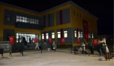 İngiltere'den getirilen 252 kişi gözetim altında tutulacakları yurda yerleştirildi İngiltere'den getirilen 252 kişi gözetim altında tutulacakları yurda yerleştirildi