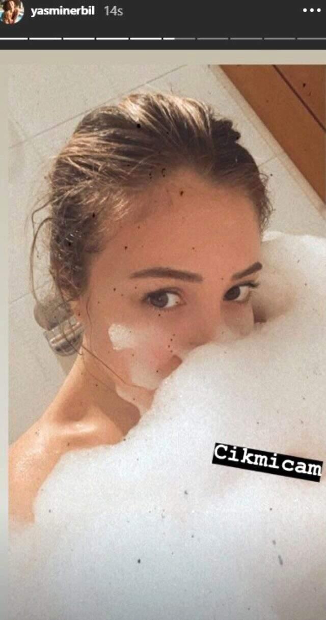 Karantinada olan Yasmin Erbil, Instagram'dan göbek dansı yaptığı anları paylaştı