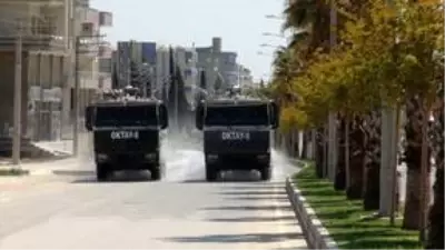 Mardin'de caddeler TOMA tarafından köpüklü suyla yıkandı Mardin'de caddeler TOMA tarafından köpüklü suyla yıkandı