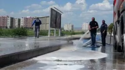 Mardin'de caddeler TOMA tarafından köpüklü suyla yıkandı Mardin'de caddeler TOMA tarafından köpüklü suyla yıkandı