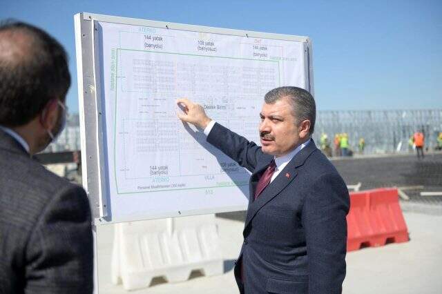 Sağlık Bakanı Fahrettin Koca, Sancaktepe ve Atatürk Havalimanı'ndaki hastane inşaatlarını yerinde inceledi
