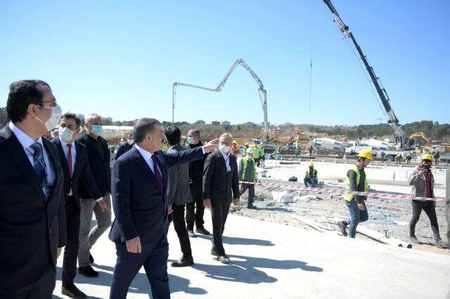 Sağlık Bakanı Fahrettin Koca, Sancaktepe ve Atatürk Havalimanı'ndaki hastane inşaatlarını yerinde inceledi