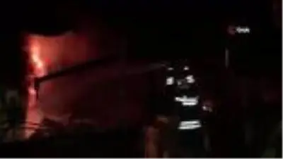 Trabzon'da balık fabrikasının soğuk hava deposundaki yangın kontrol altına alındı Trabzon'da balık fabrikasının soğuk hava deposundaki yangın kontrol altına alındı