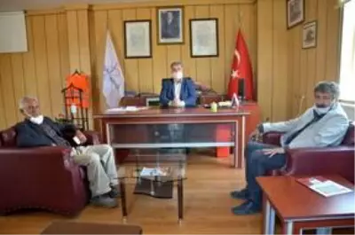 Yolda bulduğu parayı sahibine teslim etti Yolda bulduğu parayı sahibine teslim etti
