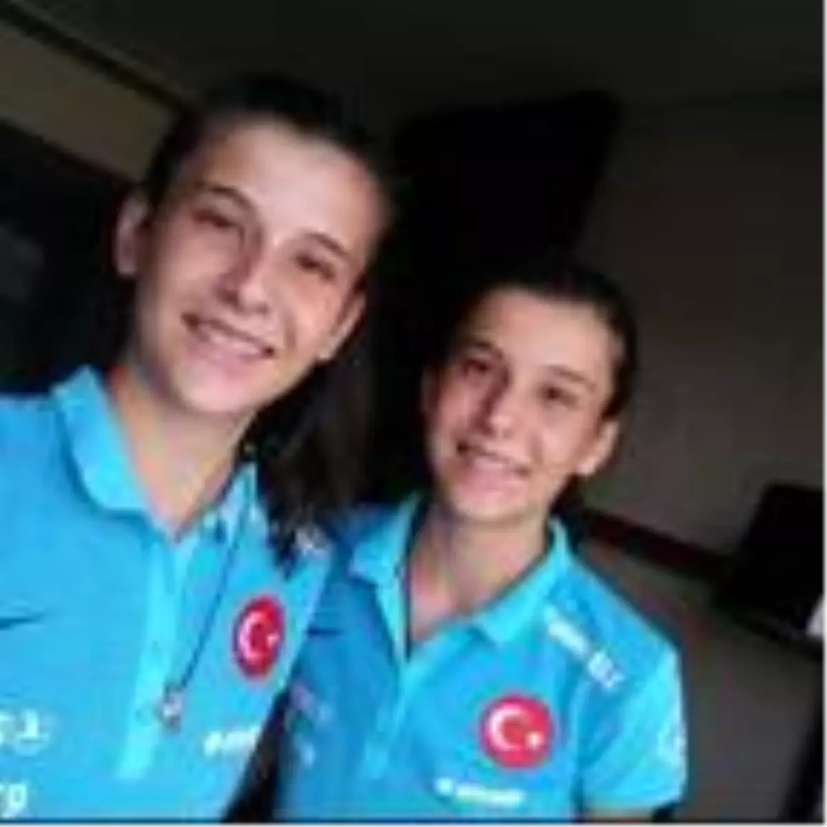 Başarılı ikizlerden 'Evde kal' çağrısı