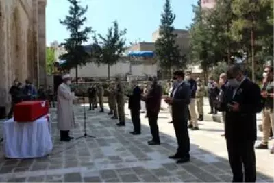 Hakkari'de şehit olan asker son yolculuğuna uğurlandı Hakkari'de şehit olan asker son yolculuğuna uğurlandı