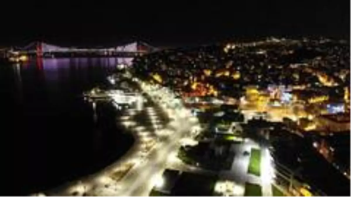 Sokağa çıkma kısıtlaması nedeniyle Üsküdar Meydanı boş kaldı