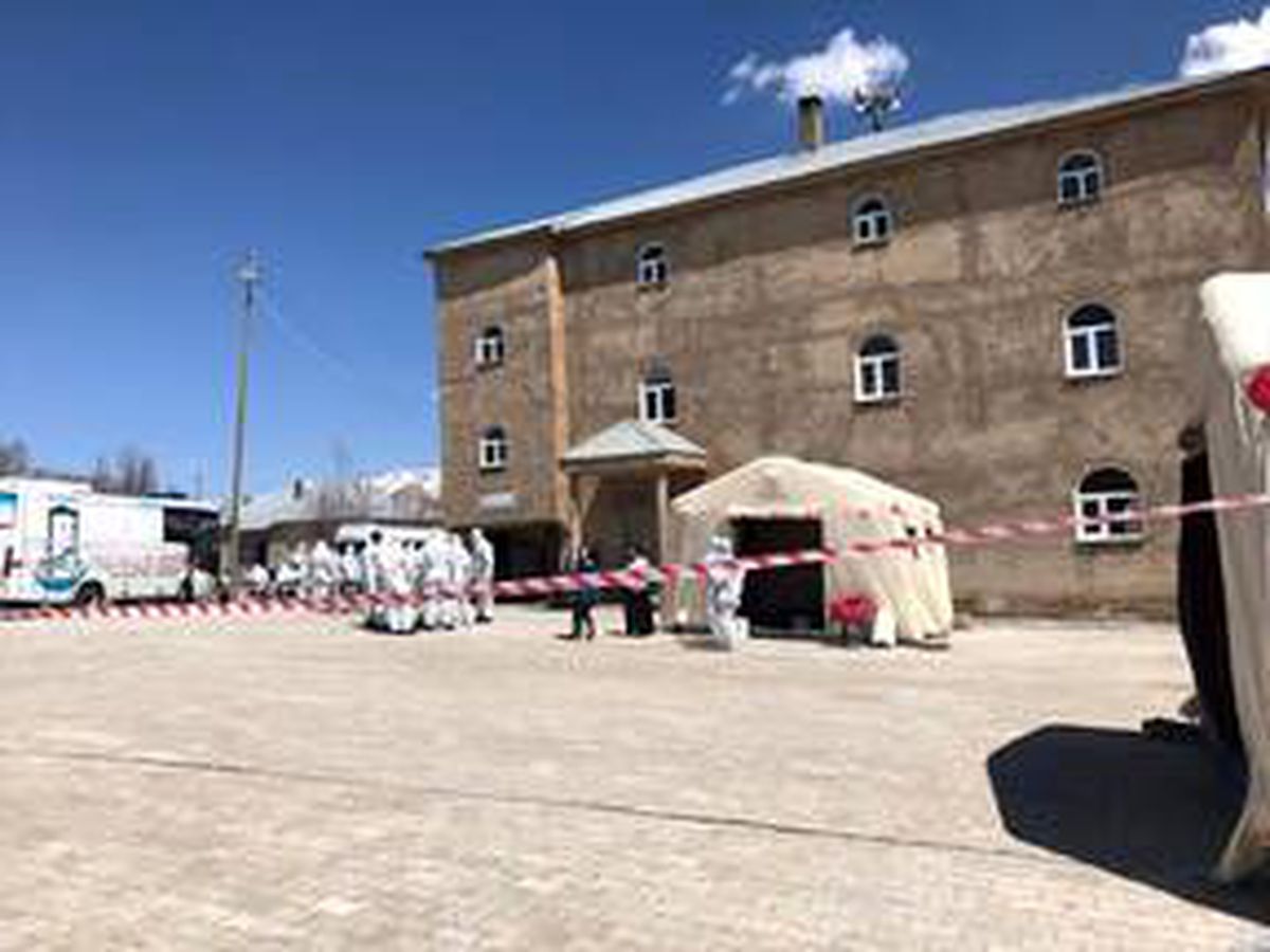 Muhtar bilgileri gizleyince bir mahalleyi ateşe attı: 21 kişi daha koronavirüse yakalandı