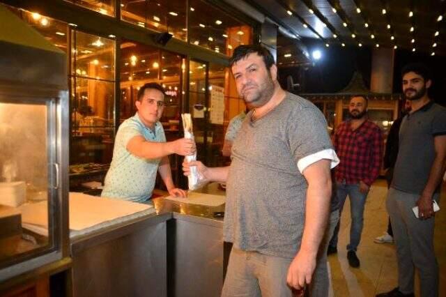 Adanalılar, sokağa çıkma yasağının bitmesiyle soluğu kebapçı ve şırdancılarda aldı.