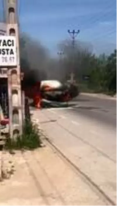 Antalya'da otomobil yangını Antalya'da otomobil yangını