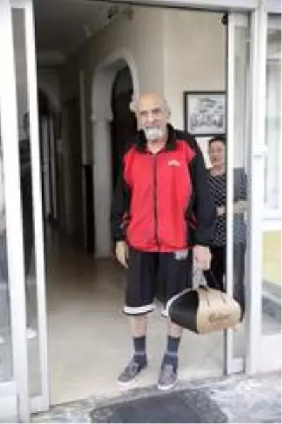 Başkan Böcek'ten Timur dedeye doğum günü sürprizi Başkan Böcek'ten Timur dedeye doğum günü sürprizi