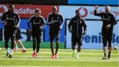 Beşiktaşlı futbolcular 1 aylık aranın ardından sahada antrenmanlara başladı Beşiktaşlı futbolcular 1 aylık aranın ardından sahada antrenmanlara başladı