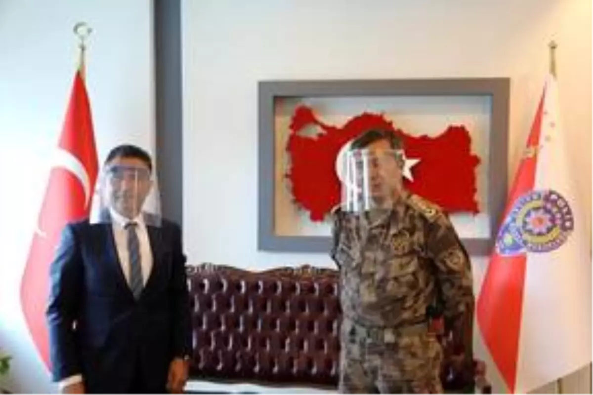 Bingöl İl Emniyet Müdürlüğüne 300 siper koruyucu maske teslim edildi