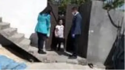 Evde kalan öğrencilere kitap hediye ediliyor Evde kalan öğrencilere kitap hediye ediliyor
