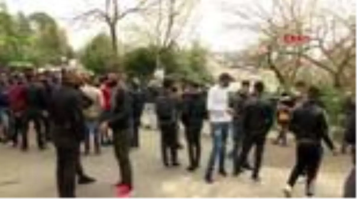 FASLILAR SOSYAL MESAFEYİ HİÇE SAYDI