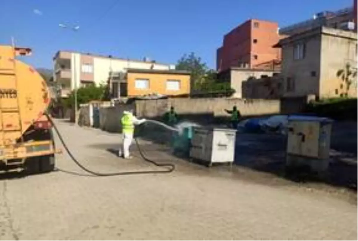 İslahiye Belediyesi temizlik ekiplerinden dezenfekte çalışması