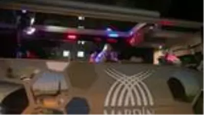 Mardin'de, üstü açık minibüsteki müzisyenlerden moral konseri Mardin'de, üstü açık minibüsteki müzisyenlerden moral konseri