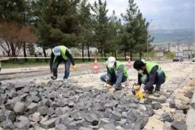 Mardin'deki tarihi caddede yenileme çalışmaları başladı Mardin'deki tarihi caddede yenileme çalışmaları başladı