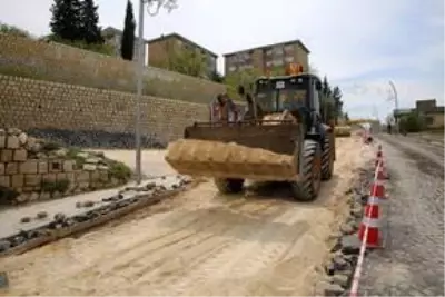 Mardin'deki tarihi caddede yenileme çalışmaları başladı Mardin'deki tarihi caddede yenileme çalışmaları başladı
