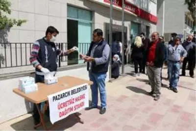 Pazarcık Belediyesi, vatandaşlara maske dağıttı Pazarcık Belediyesi, vatandaşlara maske dağıttı