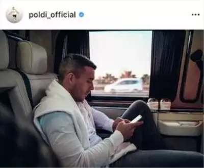Podolski, Müslüm Gürses dinliyor, oklavayla yufka açıyor Podolski, Müslüm Gürses dinliyor, oklavayla yufka açıyor