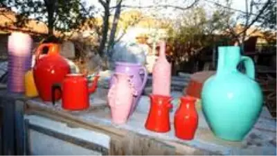 Sokağa çıkma kısıtlamasında evlerinin bahçesini renklendirdiler