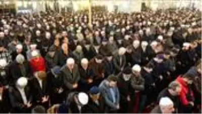 Son Dakika: Diyanet'ten teravih açıklaması: Evde ailenizle kılabilirsiniz.